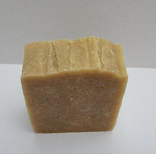 Oatmeal and calendula soap made of all natural ingredients, that helps to nourish your skin.