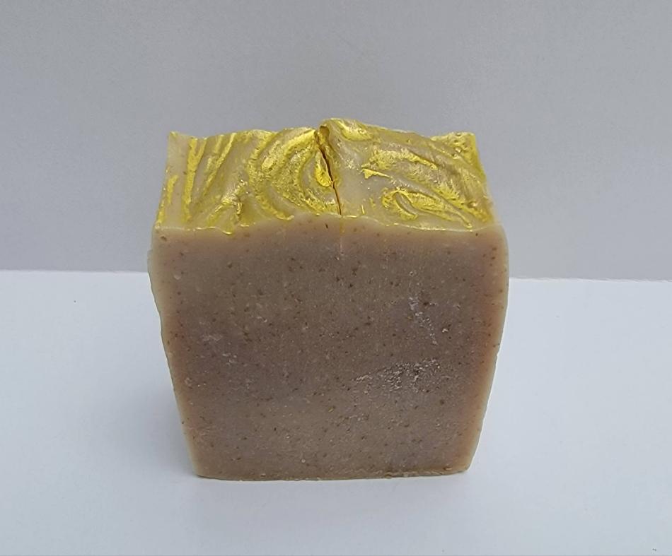 handmade soap made with this creamy and comforting scent of oatmeal milk and Honey. 